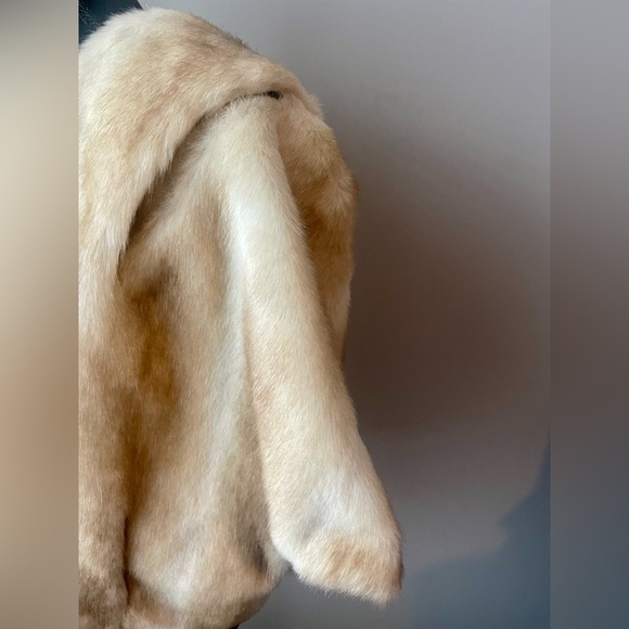 XL Eliza J Faux Fur wrap - Picture 2 of 5